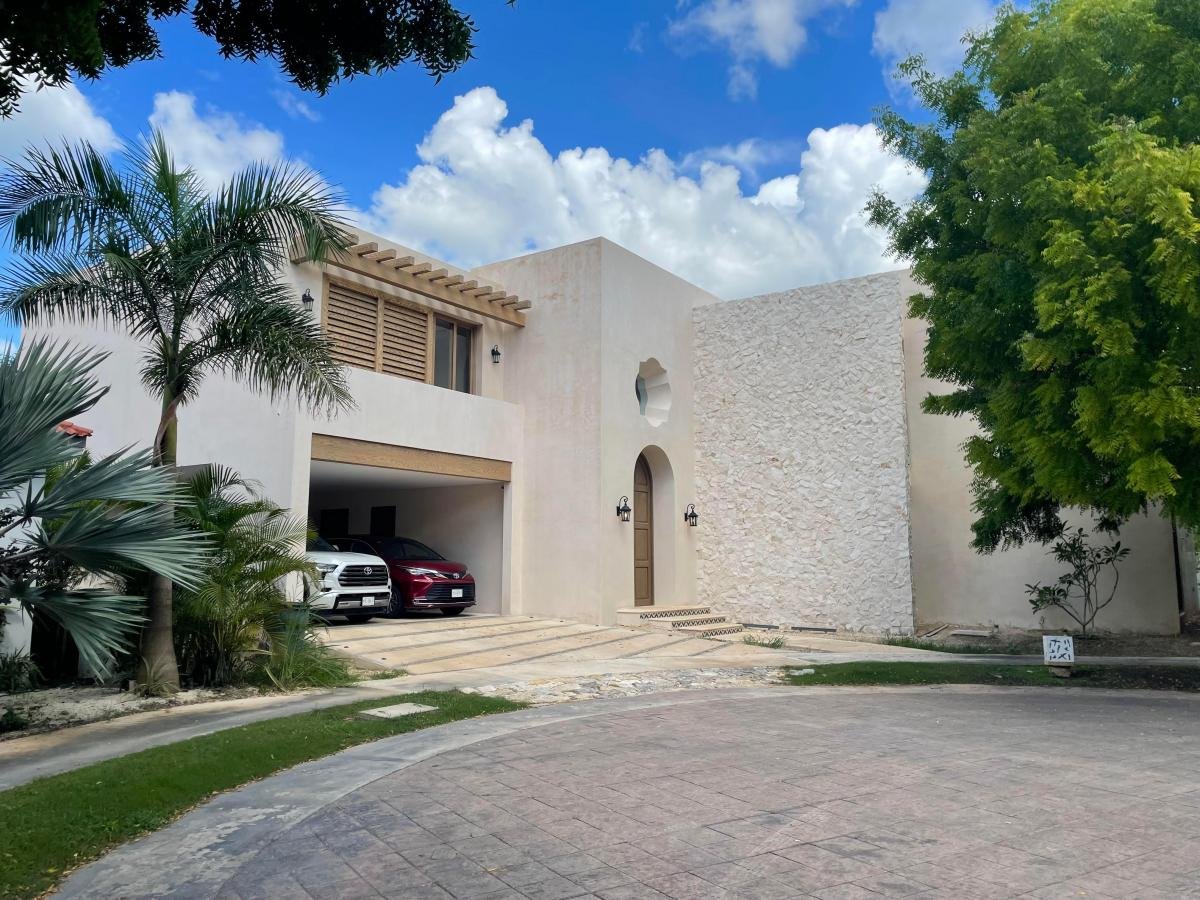 ¡Espectacular Casa a La Venta! en El Yucatán Country Club