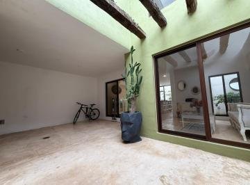 Casa de Dos Plantas a Unos Pasos del Parque La Plancha, Mérida, Yucatán